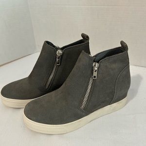 Steve Madden green leather comfort booties size 8M